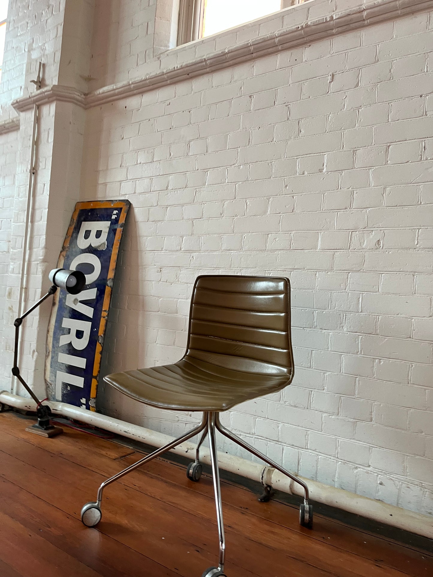 Arper Catifa 46 leather studio / office chair - Camel