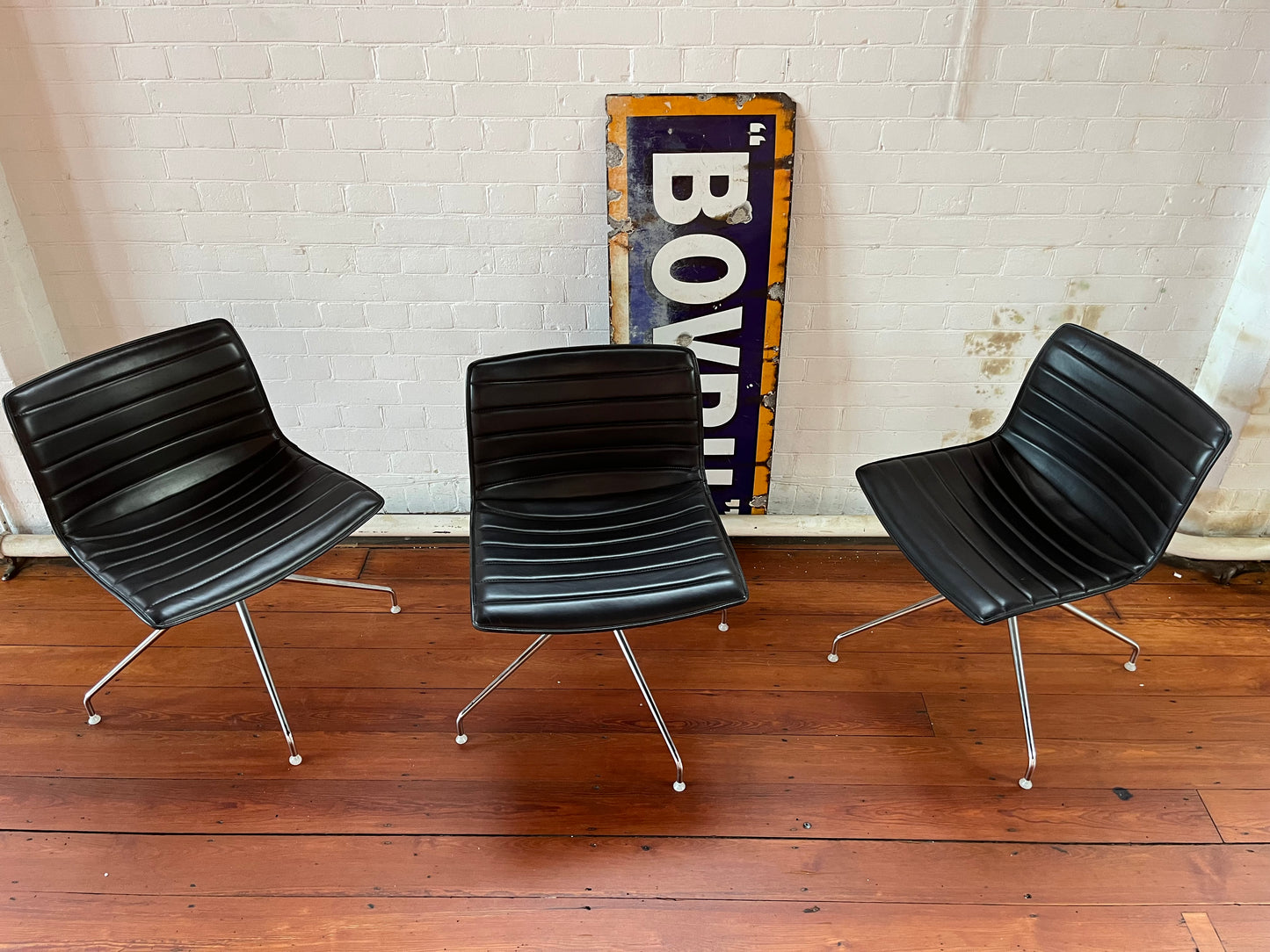 ARPER CATIFA 53 CHAIR LEATHER STUDIO : SWIVEL CHAIR - EIGHT AVAILABLE