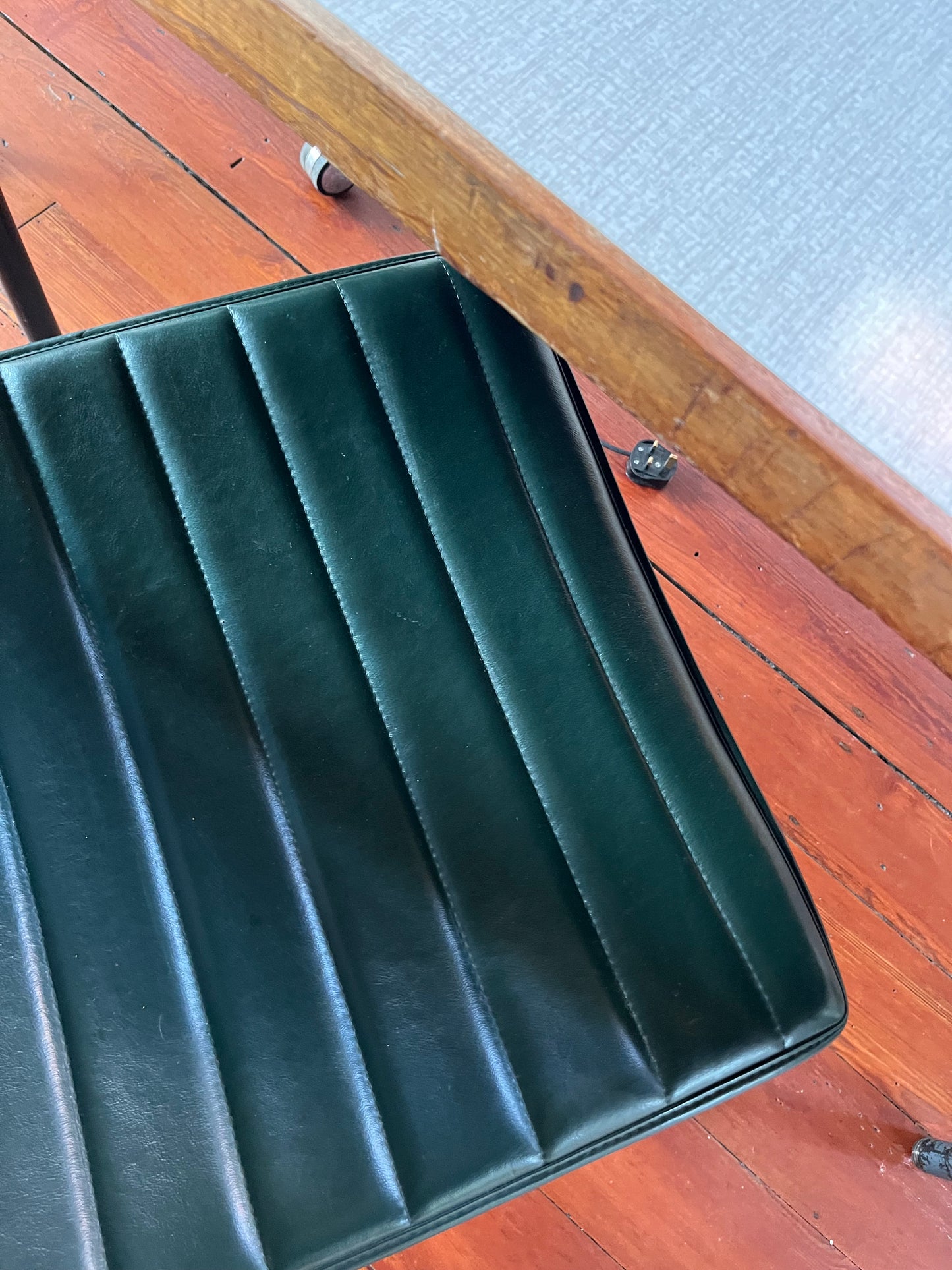 ARPER CATIFA 46 STUDIO / OFFICE CHAIR DARK GREEN LEATHER