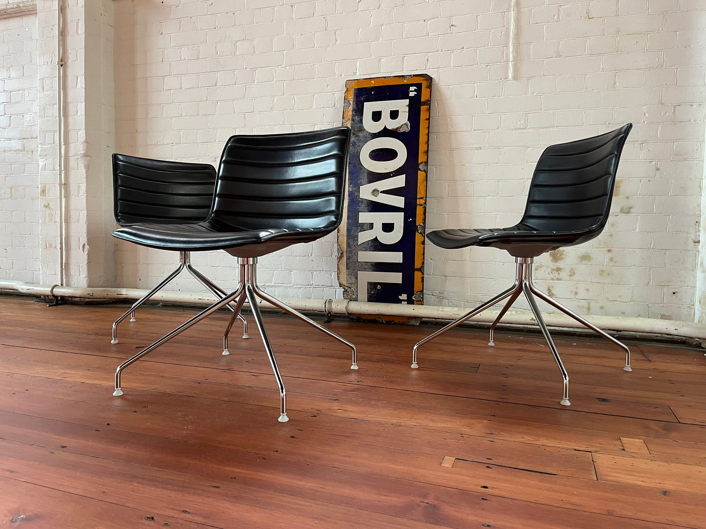 ARPER CATIFA 53 CHAIR LEATHER STUDIO : SWIVEL CHAIR - EIGHT AVAILABLE