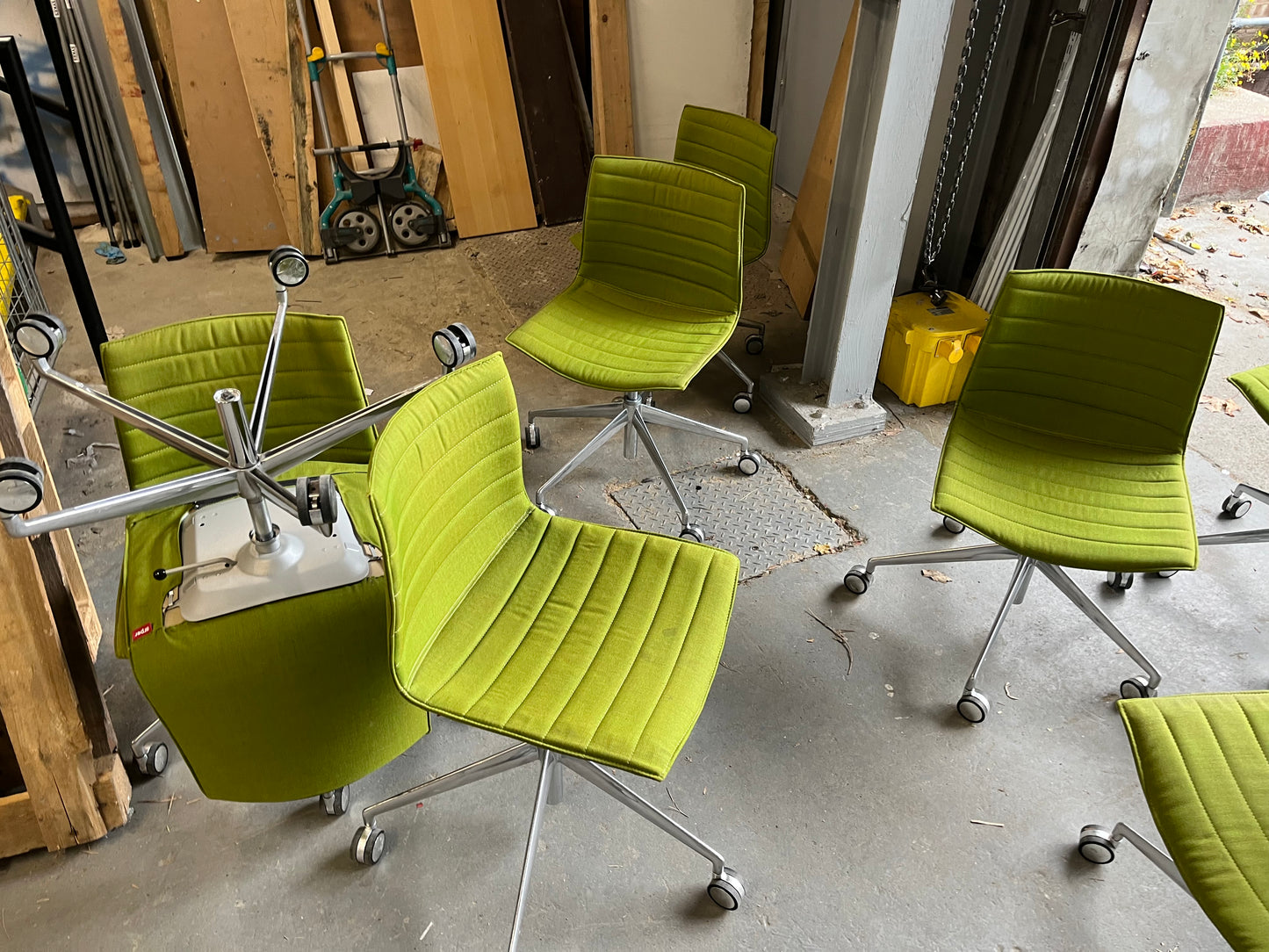 ARPER CATIFA 46 SWIVEL CHAIR STUDIO / OFFICE LIME GREEN