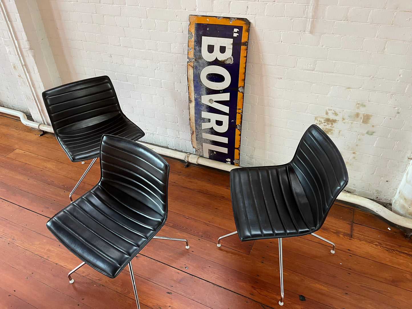 ARPER CATIFA 53 CHAIR LEATHER STUDIO : SWIVEL CHAIR - EIGHT AVAILABLE