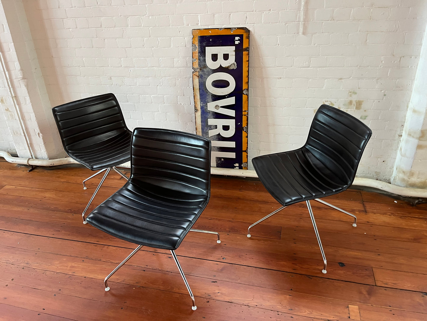 ARPER CATIFA 53 CHAIR LEATHER STUDIO : SWIVEL CHAIR - EIGHT AVAILABLE