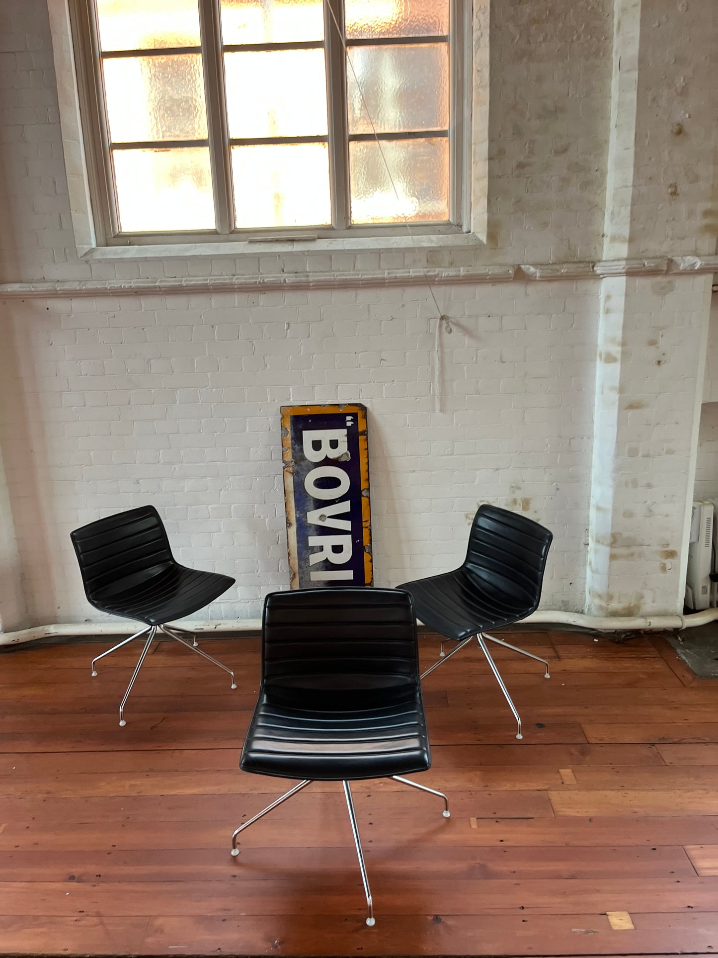 ARPER CATIFA 53 CHAIR LEATHER STUDIO : SWIVEL CHAIR - EIGHT AVAILABLE