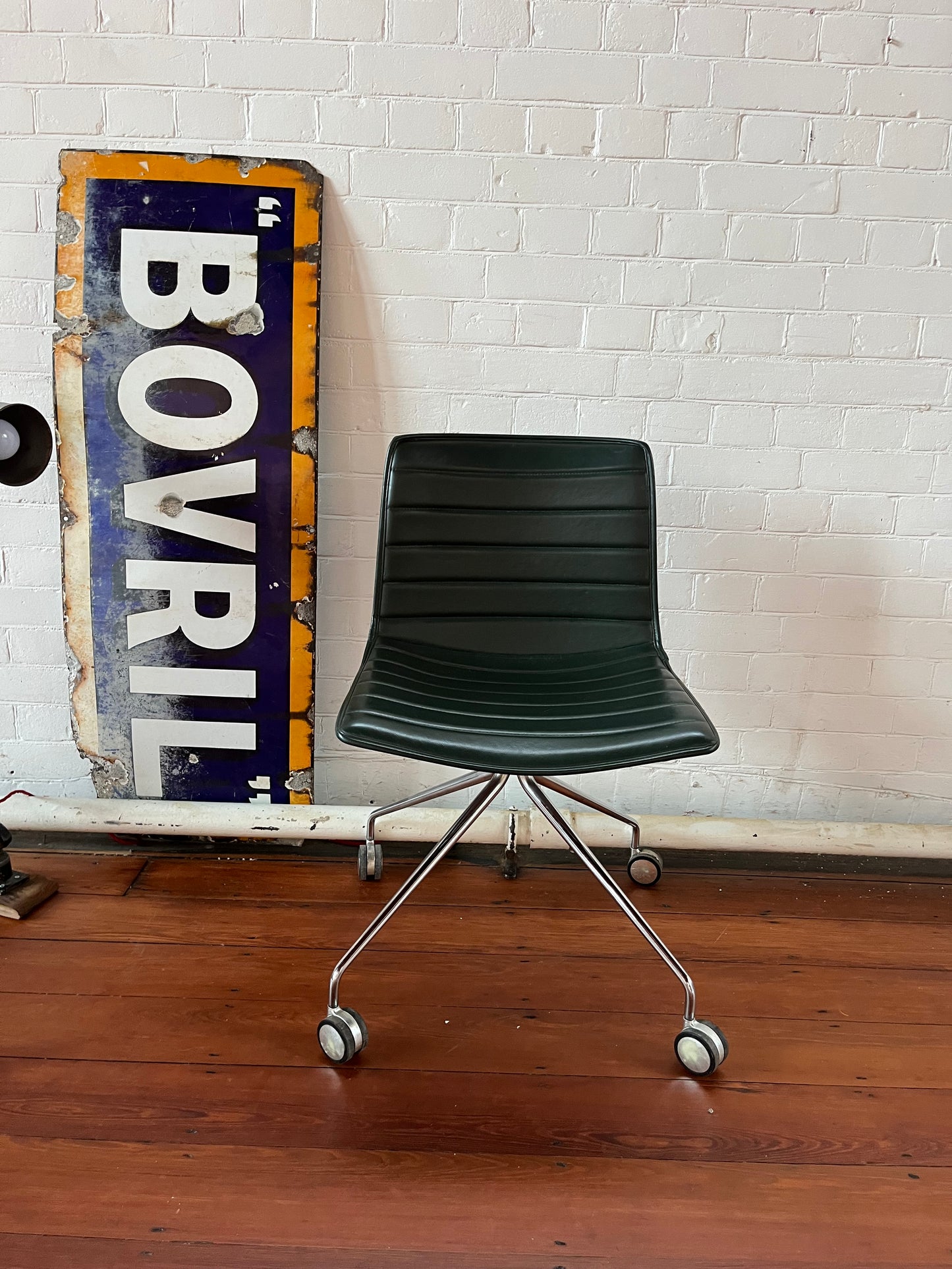 ARPER CATIFA 46 STUDIO / OFFICE CHAIR DARK GREEN LEATHER