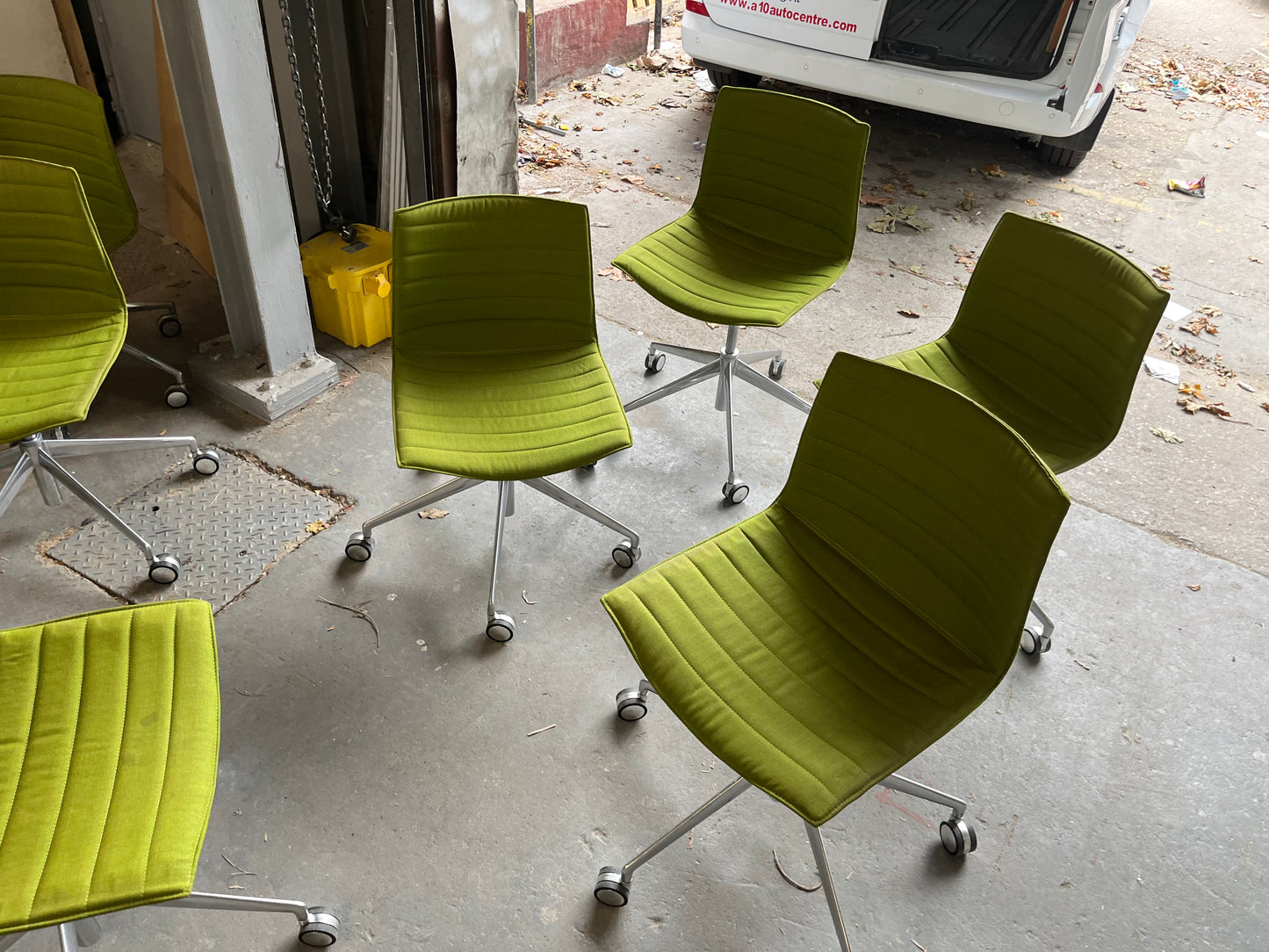 ARPER CATIFA 46 SWIVEL CHAIR STUDIO / OFFICE LIME GREEN