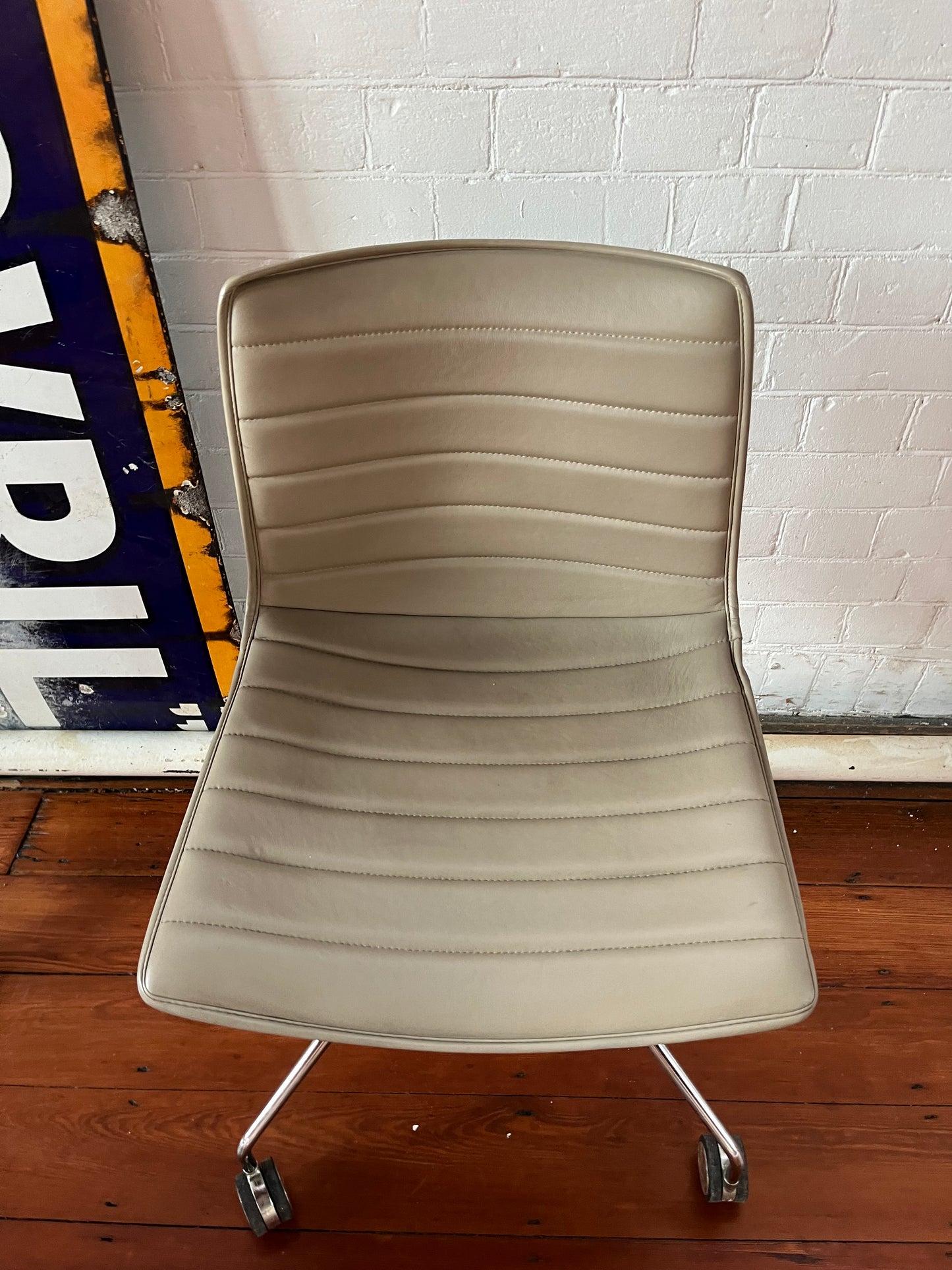 ARPER CATIFA 46 STUDIO / OFFICE CHAIRS MUSHROOM LEATHER