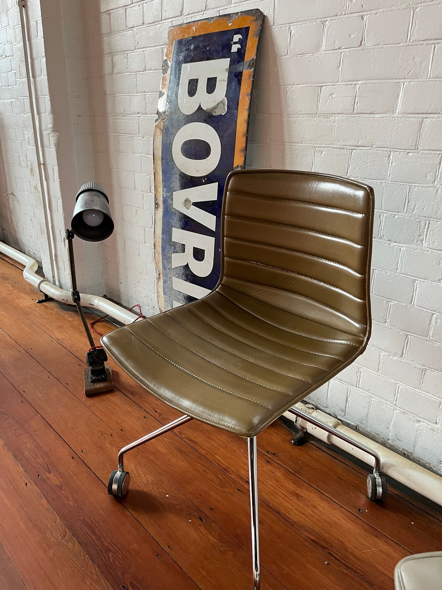 Arper Catifa 46 leather studio / office chair - Camel