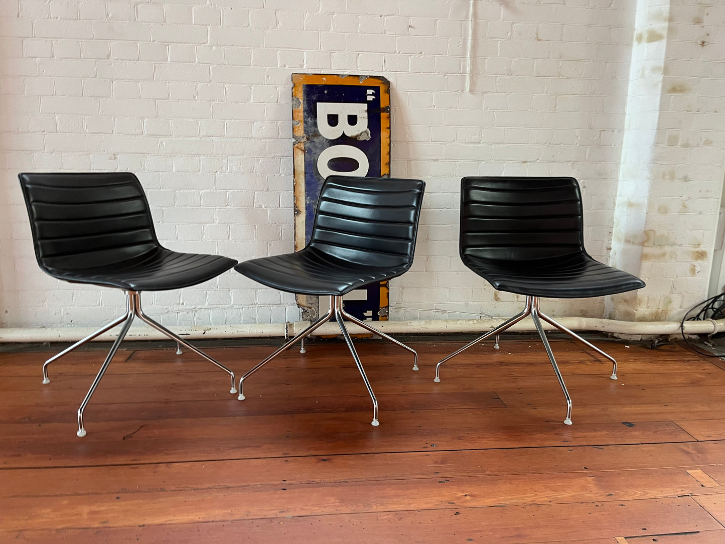 ARPER CATIFA 53 CHAIR LEATHER STUDIO : SWIVEL CHAIR - EIGHT AVAILABLE