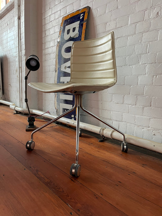 ARPER CATIFA 46 STUDIO / OFFICE CHAIRS CREAM LEATHER