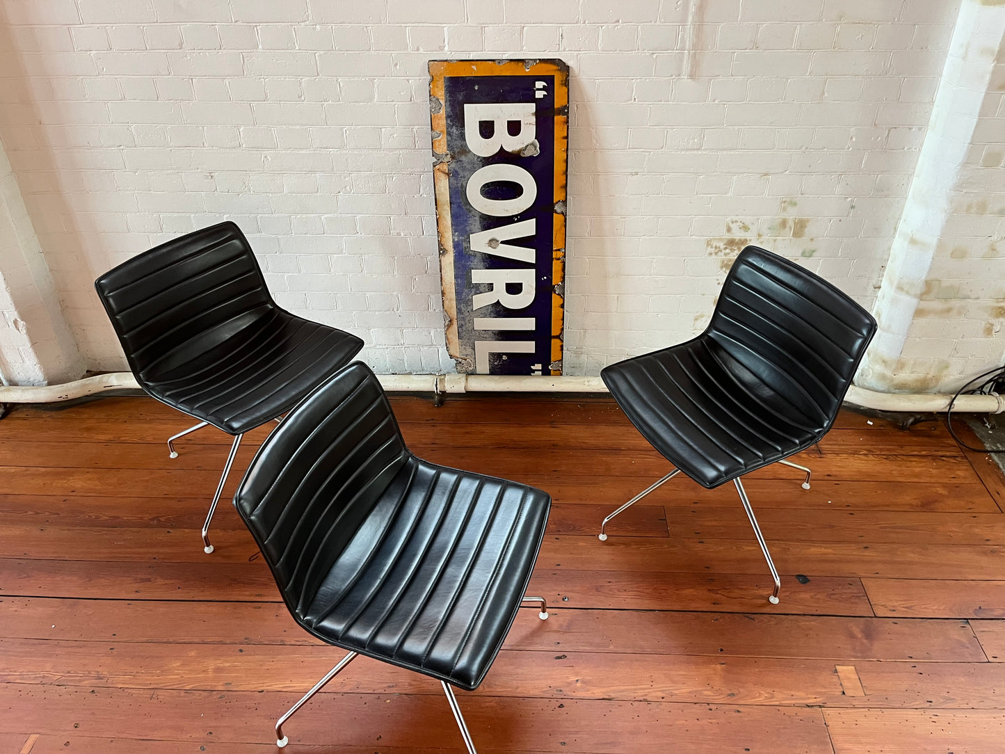 ARPER CATIFA 53 CHAIR LEATHER STUDIO : SWIVEL CHAIR - EIGHT AVAILABLE