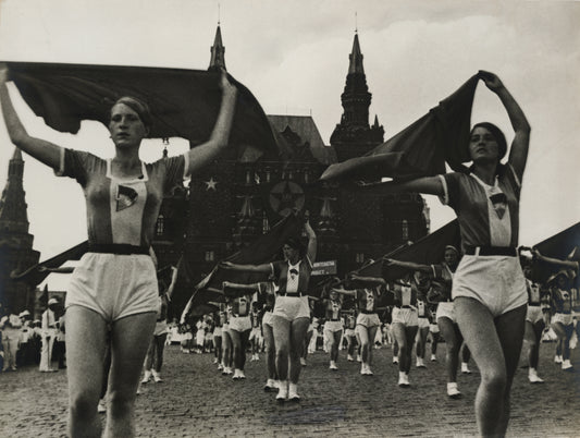 Alexander Rodchenko poster Sportparade. Mädchen mit Tüchern. 1935