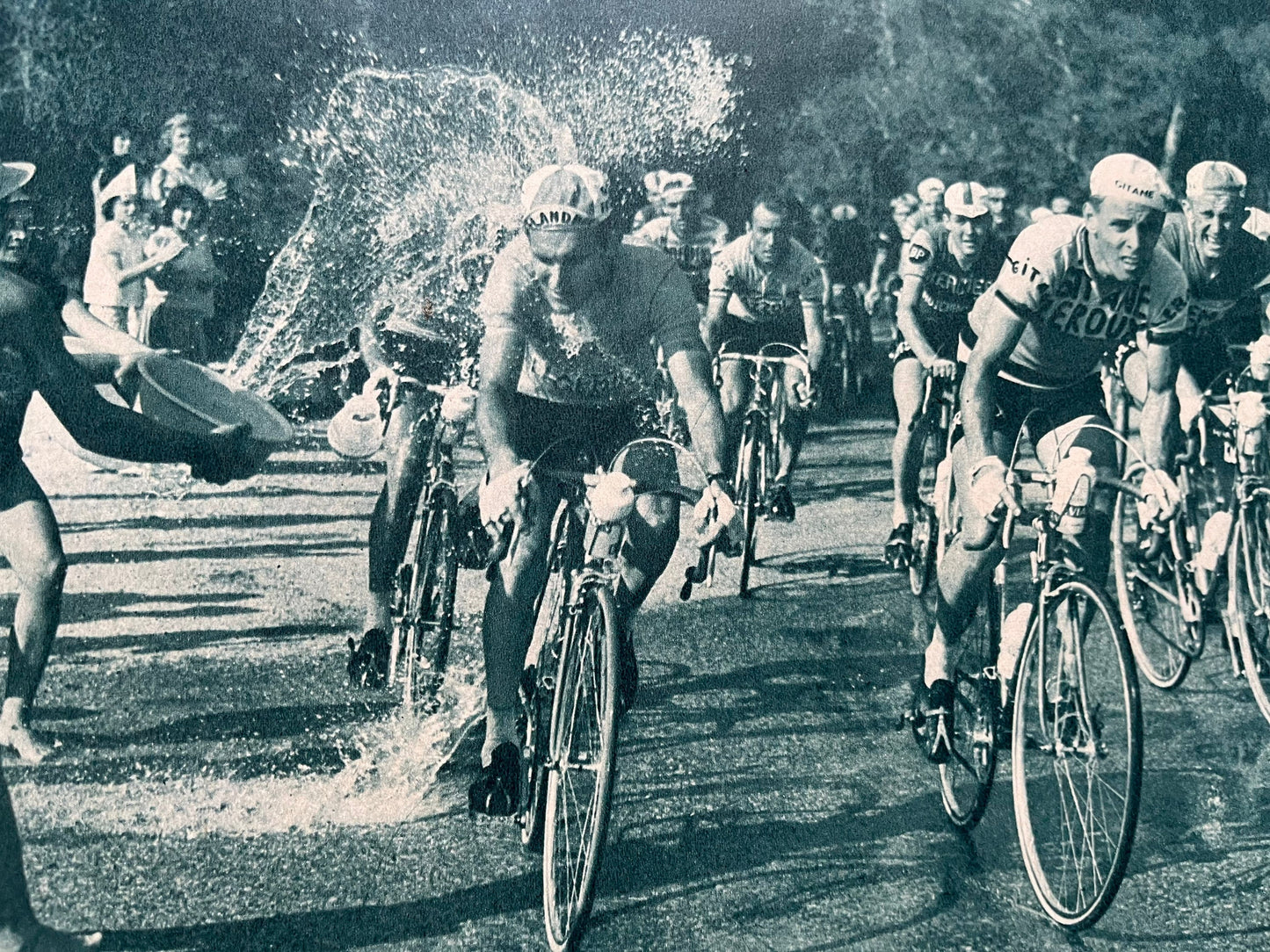Vintage Tour de France cycling print - 1961