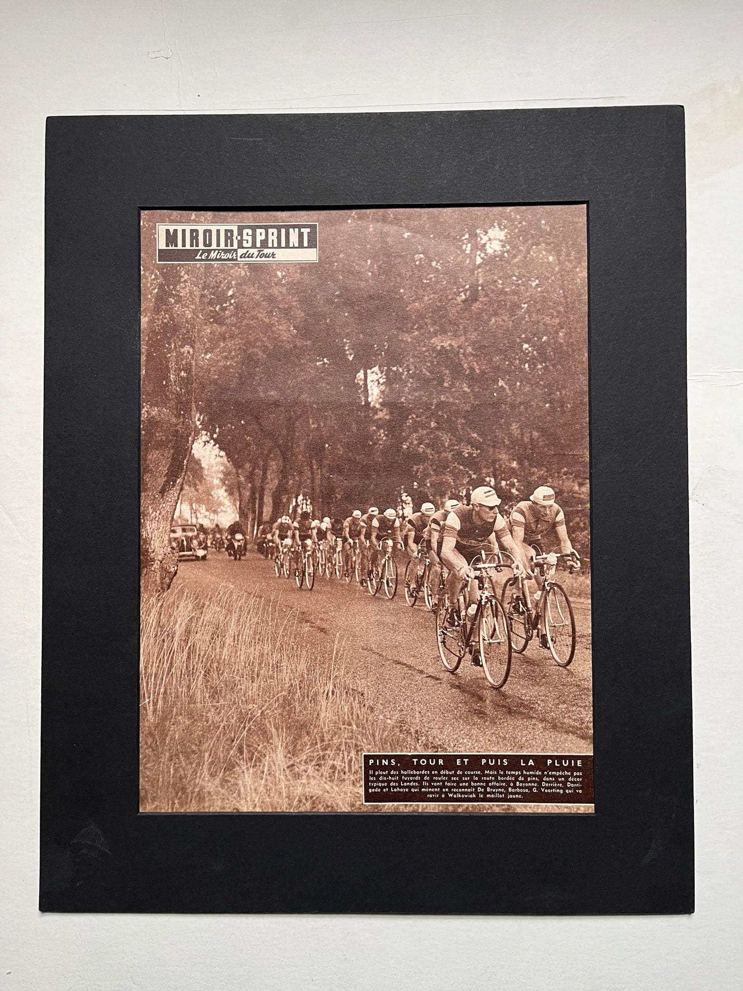 Vintage Cycling Print - Tour de France Peloton, Bayonne, Original 1950
