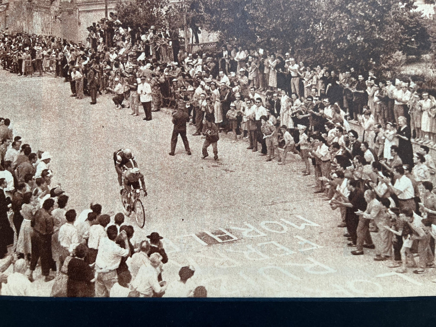 Vintage Tour de France cycling print Ruiz / Darrigade 1951