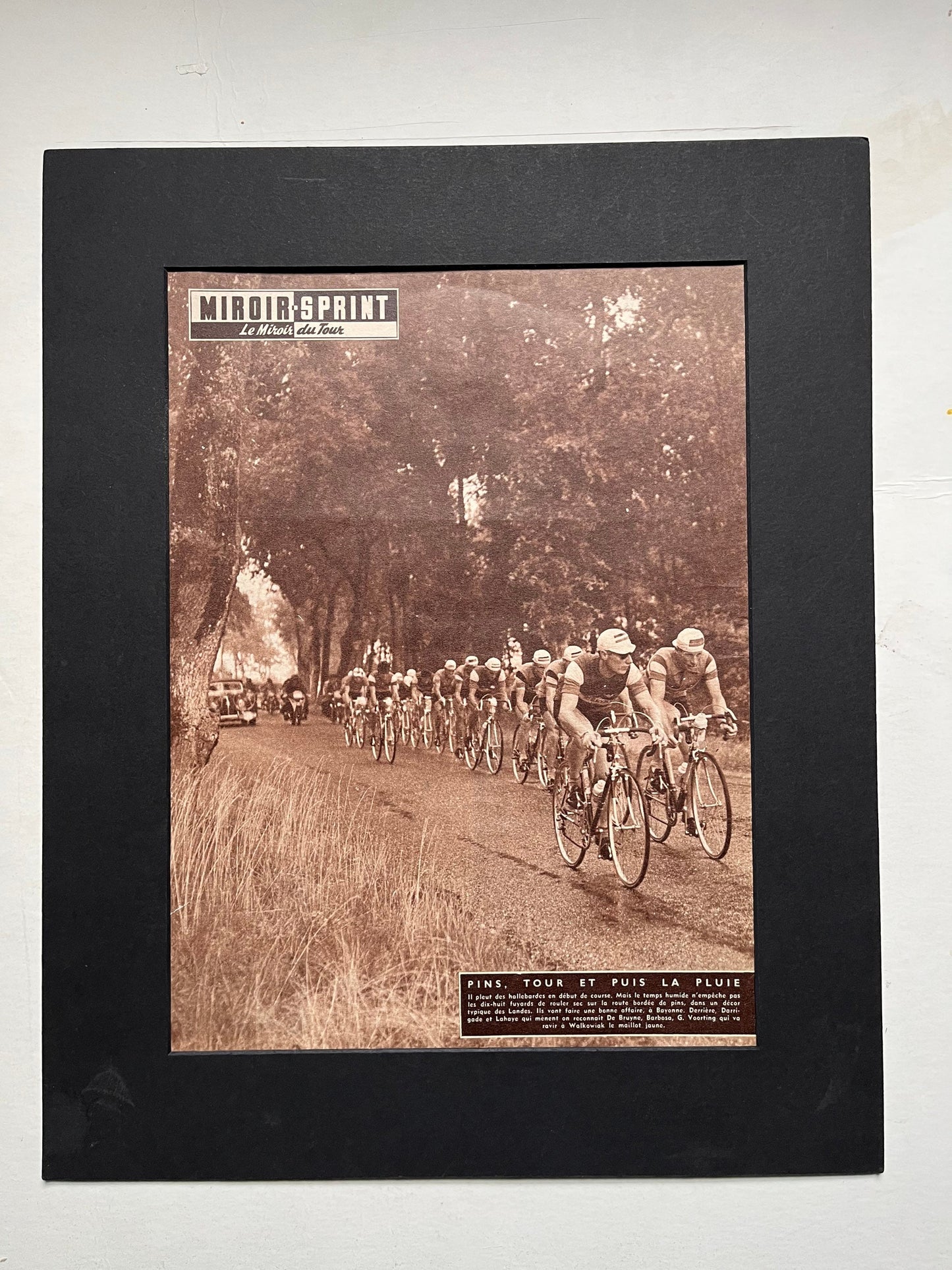 Vintage Cycling Print - Tour de France Peloton, Bayonne, Original 1950