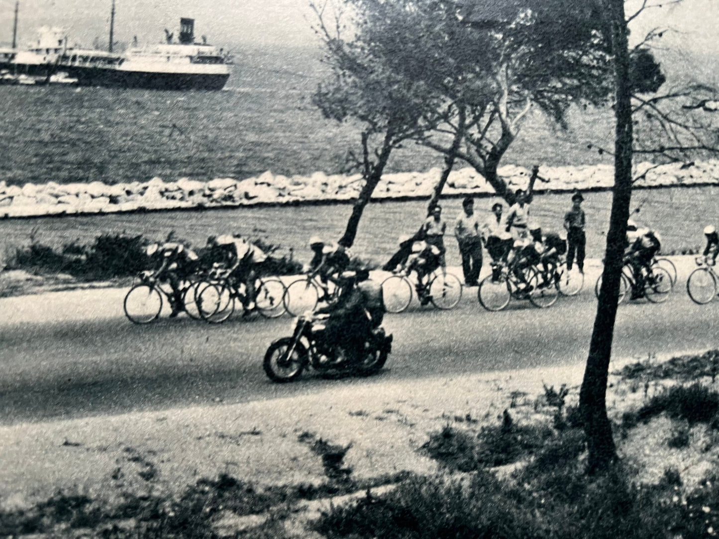 Vintage Cycling Print - Tour de France, Porte de Martigues et Cypres, Original 1960
