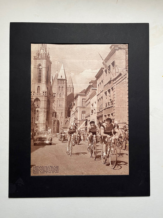 Vintage Cycling Print - Hannut Tour de France Peloton, Original, 1950s