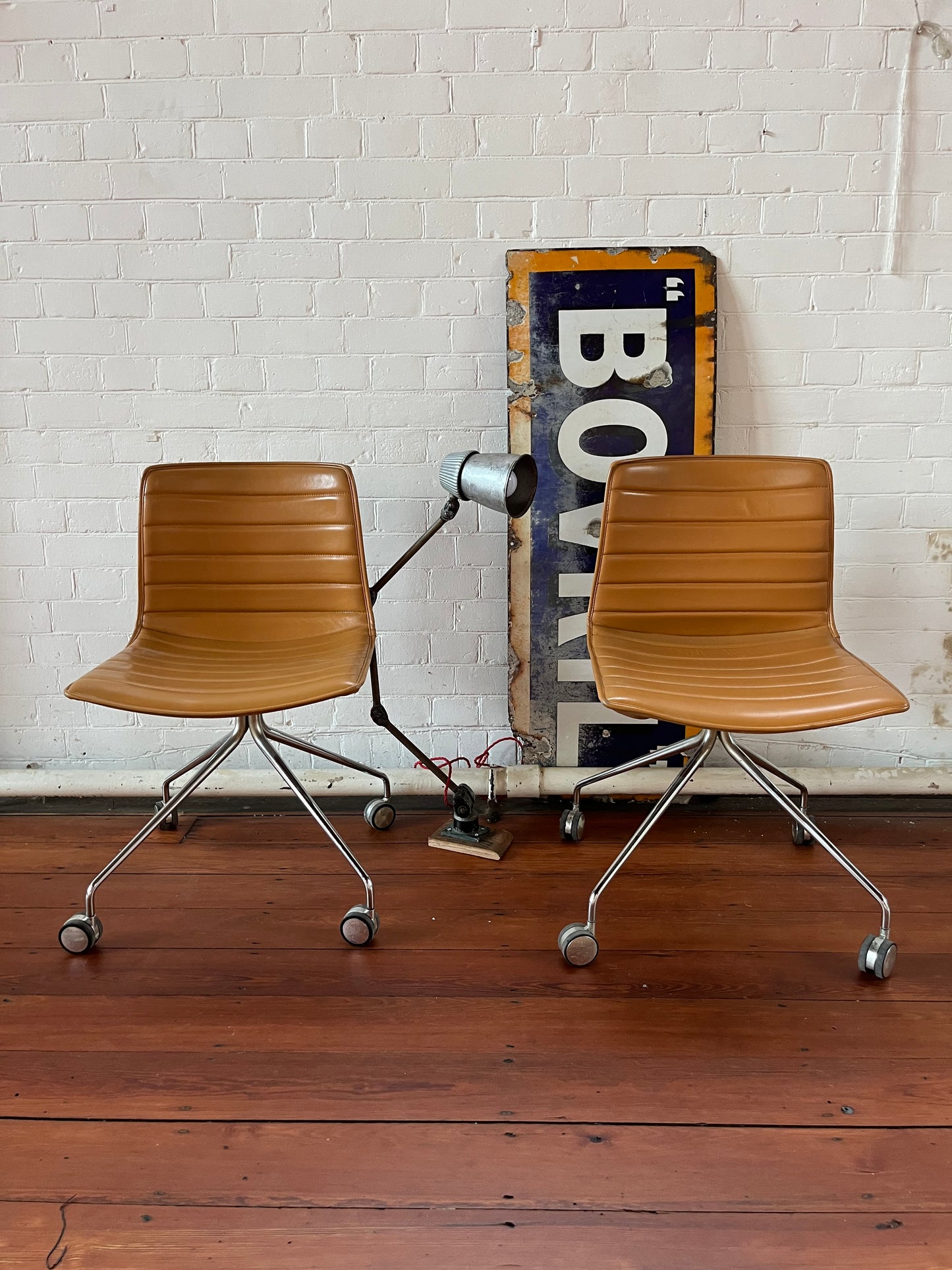 Arper Catifa 46 leather studio / office chair - Tan