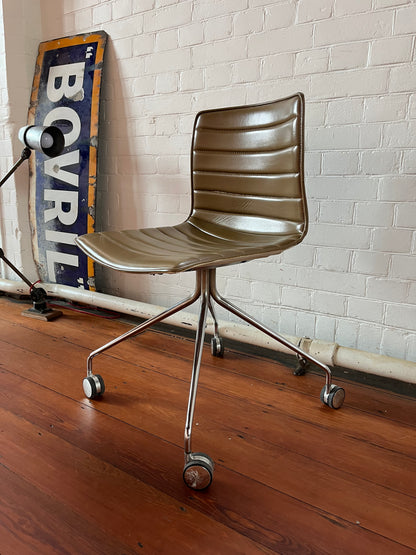 Arper Catifa 46 leather studio / office chair - Camel