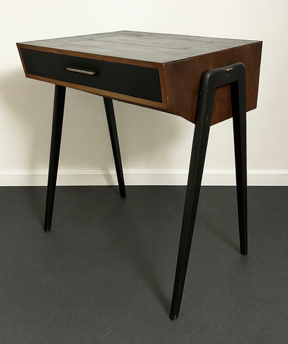 Singer sewing machine desk
Modernist c1947