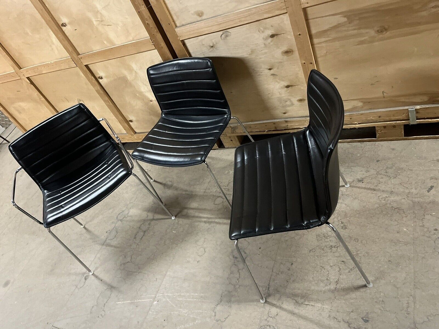 ARPER CATIFA 53 CHAIR  BLACK  LEATHER STUDIO : DINING