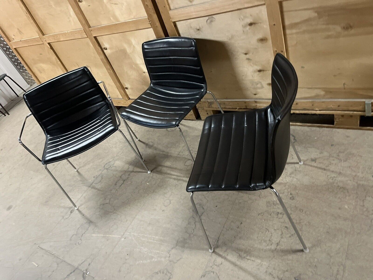 ARPER CATIFA 53 CHAIR  BLACK  LEATHER STUDIO : DINING