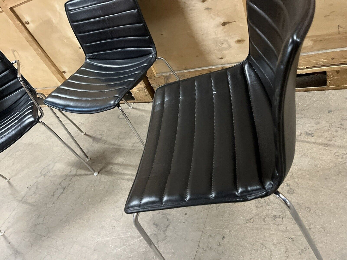 ARPER CATIFA 53 CHAIR  BLACK  LEATHER STUDIO : DINING