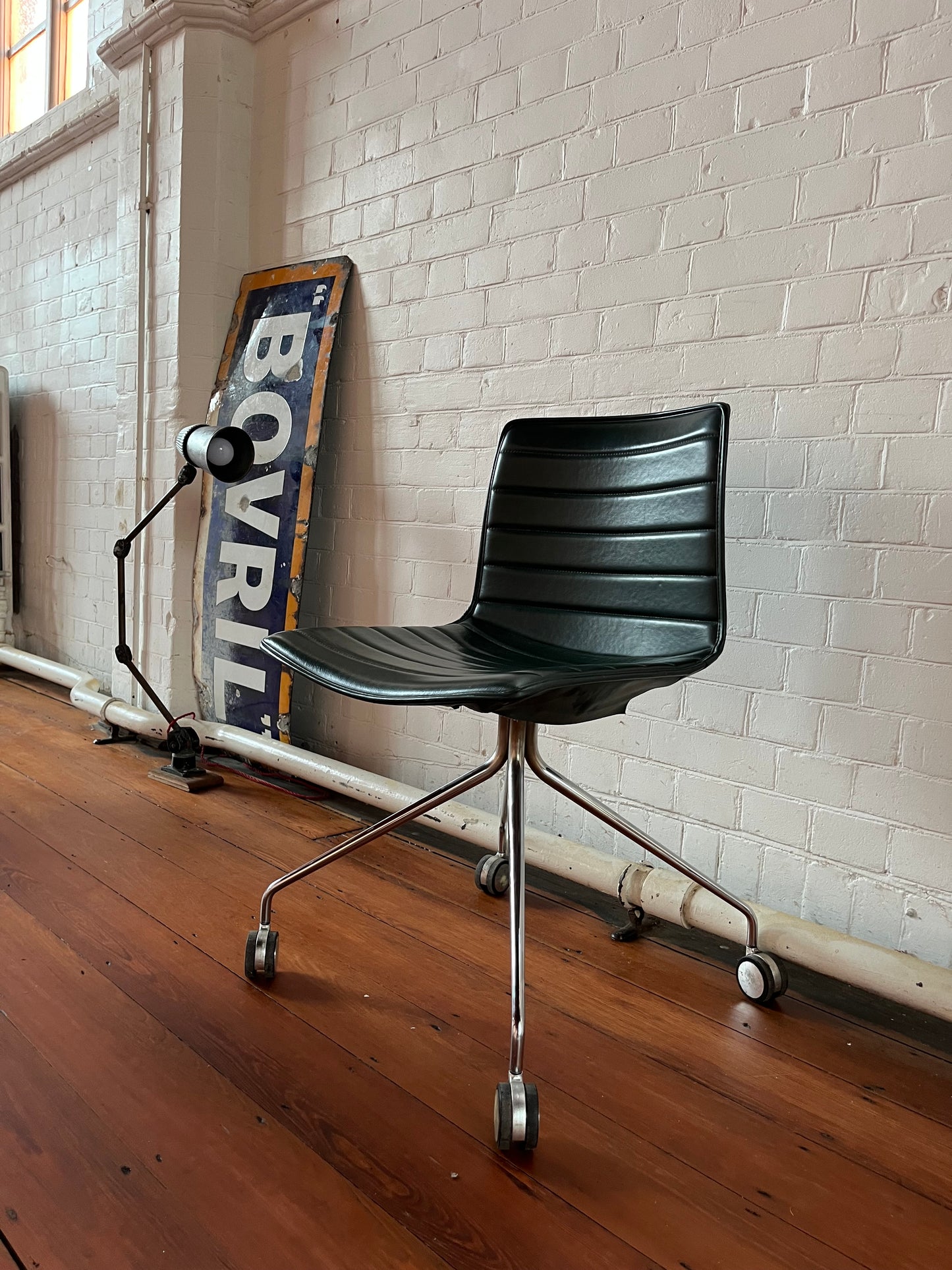 ARPER CATIFA 46 STUDIO / OFFICE CHAIR DARK GREEN LEATHER