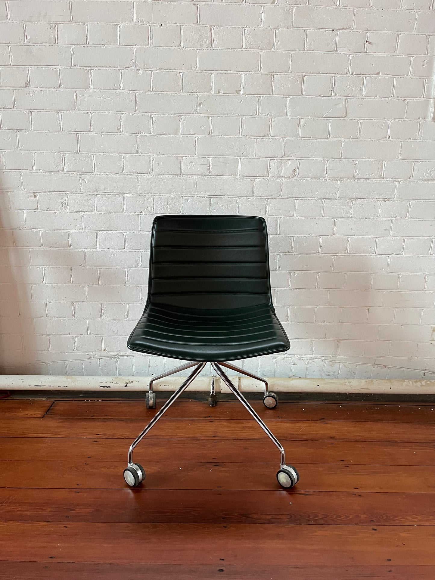 ARPER CATIFA 46 STUDIO / OFFICE CHAIR DARK GREEN LEATHER