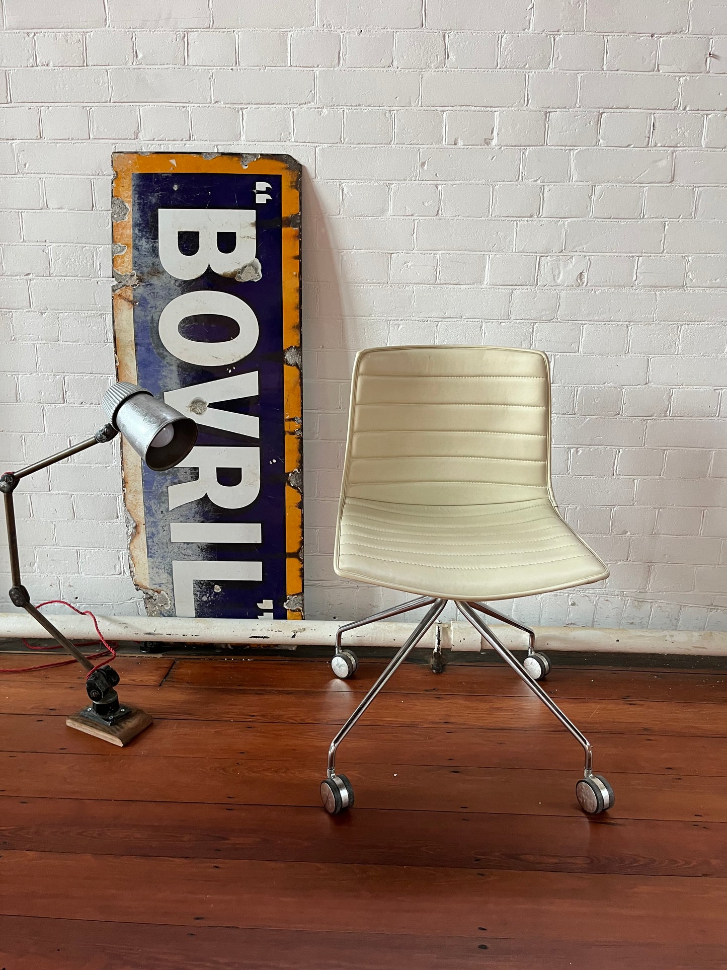 ARPER CATIFA 46 STUDIO / OFFICE CHAIRS CREAM LEATHER