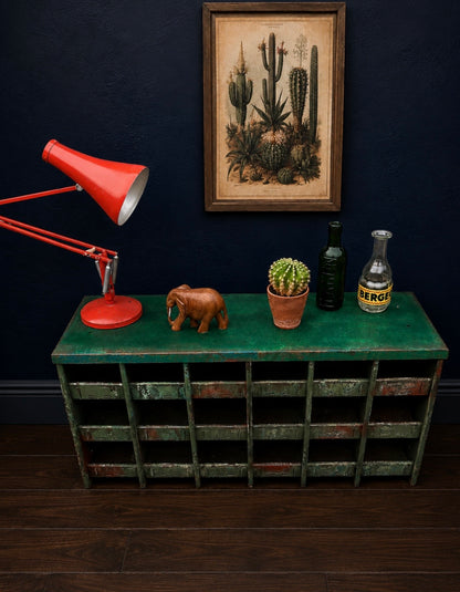 Industrial pigeon hole storage unit