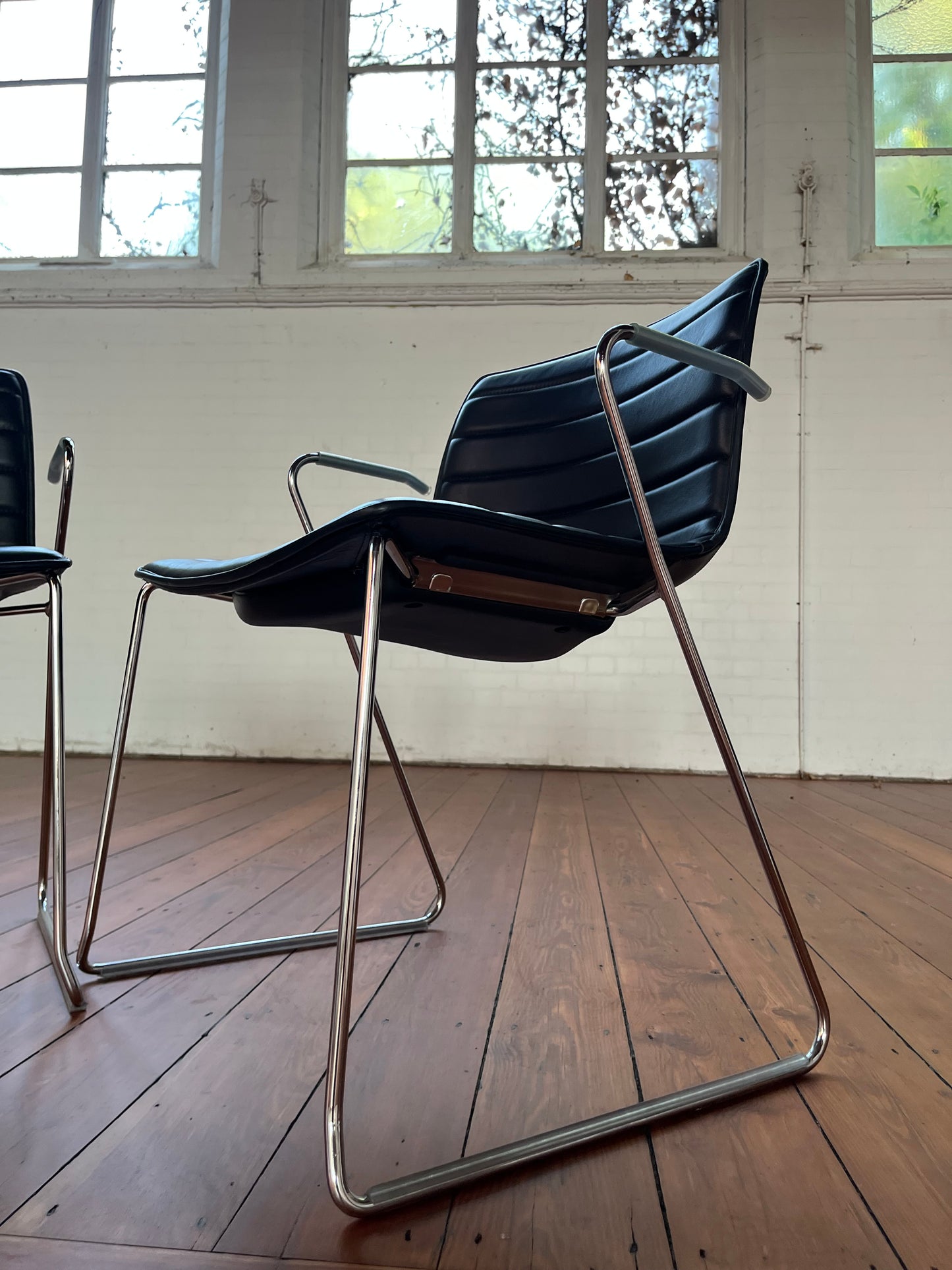 ARPER CATIFA 53 STUDIO CHAIR BLACK  LEATHER