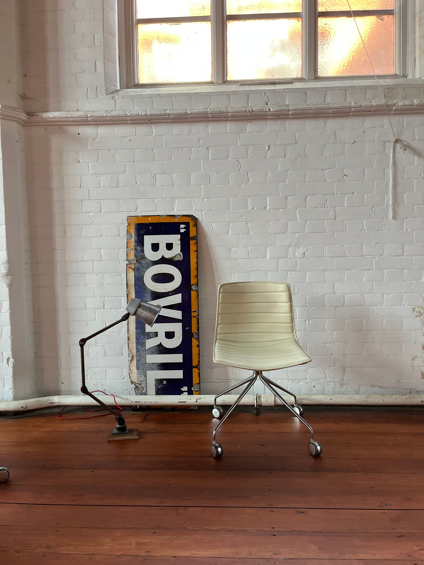 ARPER CATIFA 46 STUDIO / OFFICE CHAIRS CREAM LEATHER