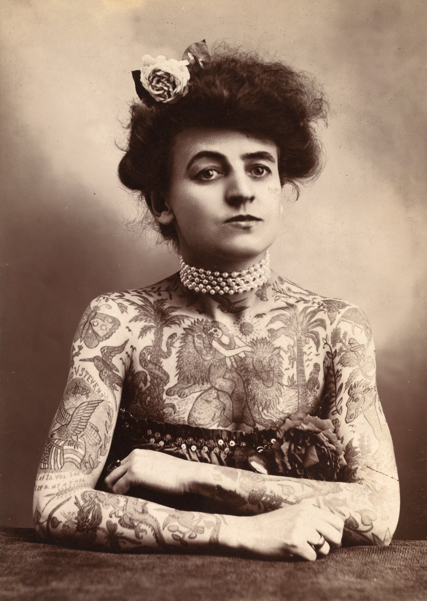 Tattoo'd lady vintage photo c19th