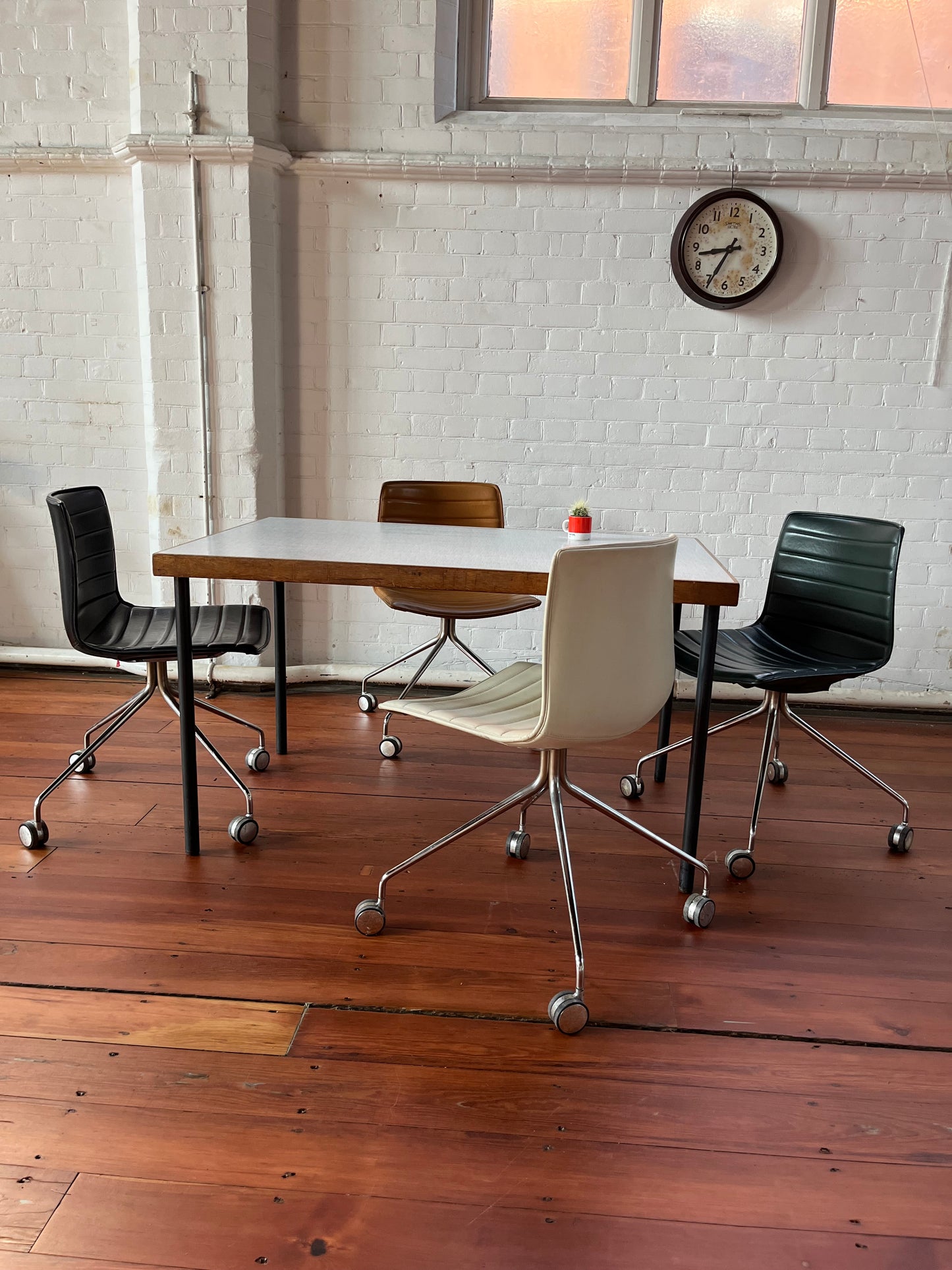 ARPER CATIFA 46 STUDIO / OFFICE CHAIRS CREAM LEATHER