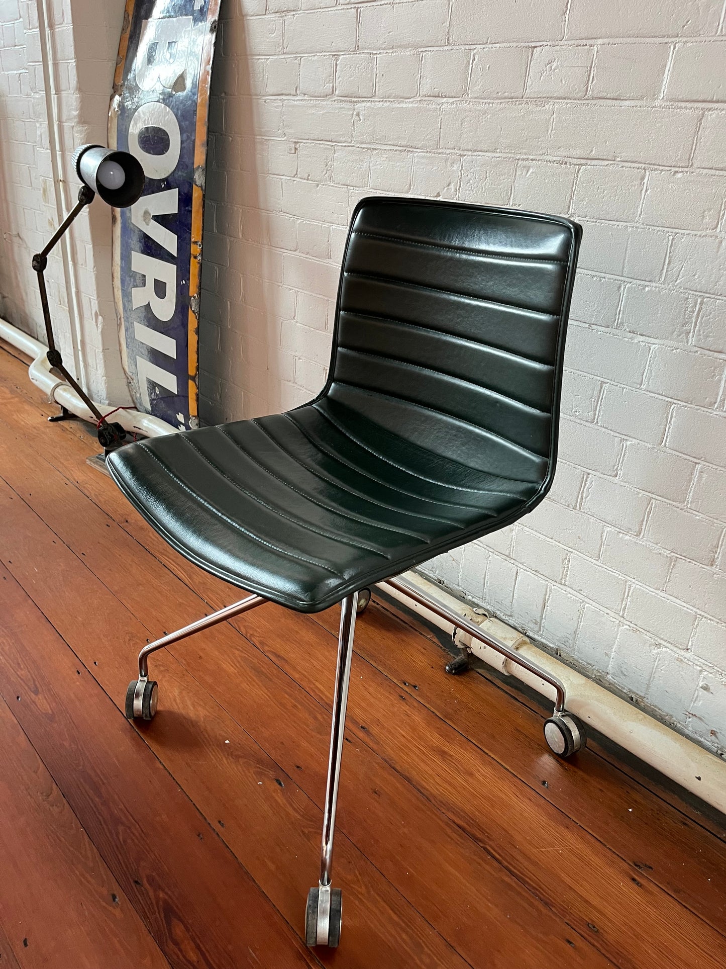 ARPER CATIFA 46 STUDIO / OFFICE CHAIR DARK GREEN LEATHER