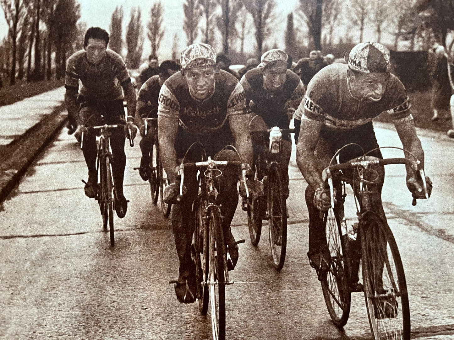 Vintage Cycling Print - Paris-Roubaix Race, Roger Rivière Rik van Looy, Original 1959